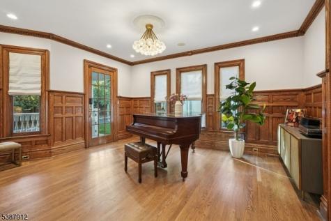 372 Up Mountain Avenue Montclair NJ 07043