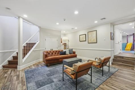 372 Up Mountain Avenue Montclair NJ 07043