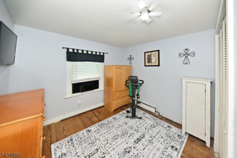 28 Makemoney Avenue Wanaque NJ 07420