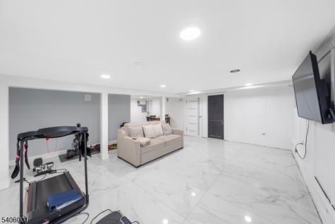 61 Keer Avenue Newark NJ 07112