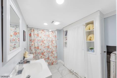 61 Keer Avenue Newark NJ 07112