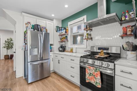 42 Richelieu Place Newark NJ 07106