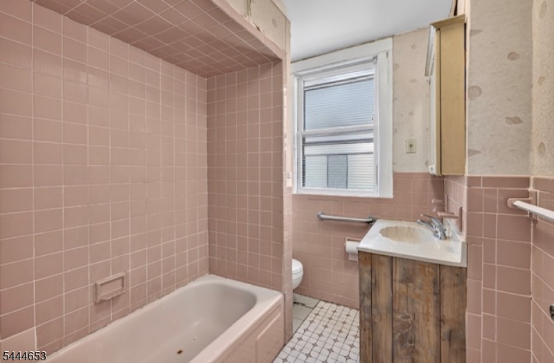 389 N Maple Avenue East Orange NJ 07017