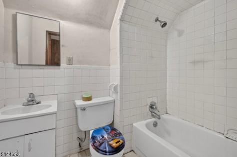 389 N Maple Avenue East Orange NJ 07017