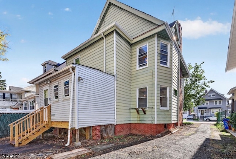 389 N Maple Avenue East Orange NJ 07017