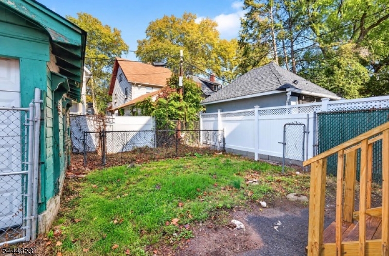 389 N Maple Avenue East Orange NJ 07017