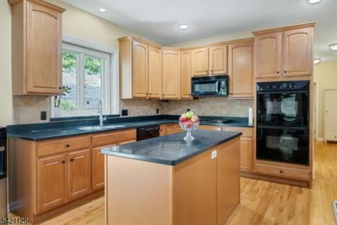 63 Twin Oaks Road Bridgewater NJ 08807