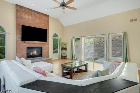 63 Twin Oaks Road Bridgewater NJ 08807