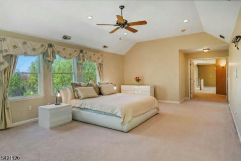 63 Twin Oaks Road Bridgewater NJ 08807