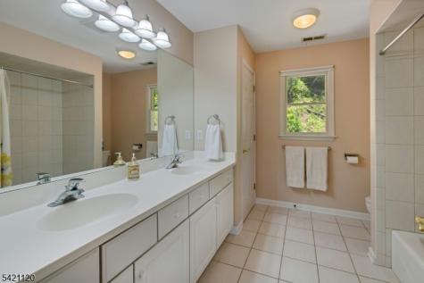 63 Twin Oaks Road Bridgewater NJ 08807