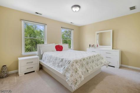 63 Twin Oaks Road Bridgewater NJ 08807