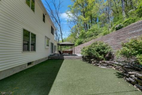 63 Twin Oaks Road Bridgewater NJ 08807
