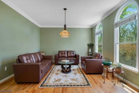 63 Twin Oaks Road Bridgewater NJ 08807