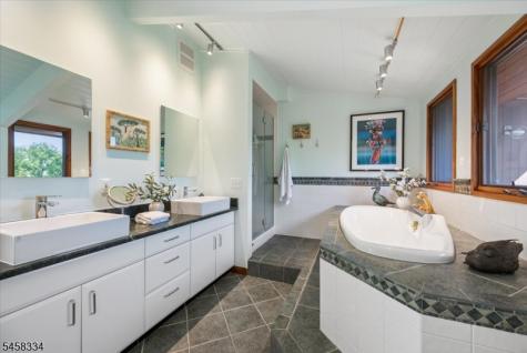 15 Palatine Road Tewksbury NJ 07830