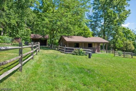 15 Palatine Road Tewksbury NJ 07830