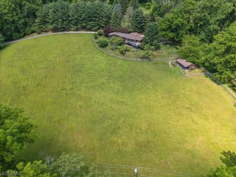 15 Palatine Road Tewksbury NJ 07830