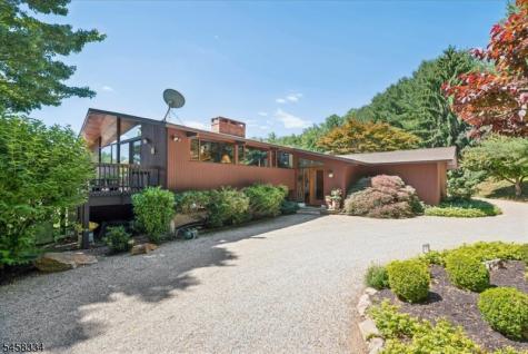 15 Palatine Road Tewksbury NJ 07830