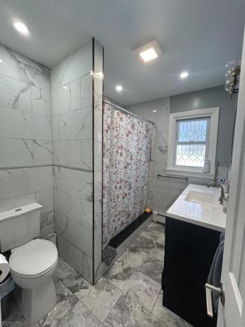 211 E 10th Avenue Roselle NJ 07203