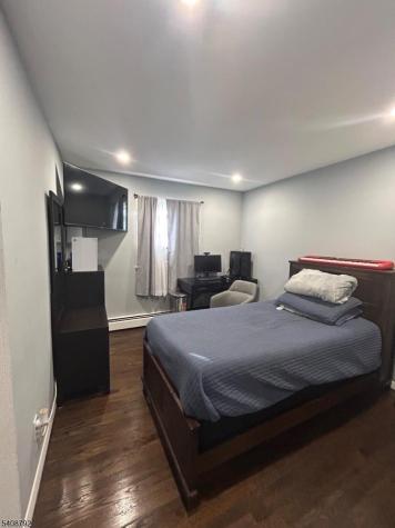 211 E 10th Avenue Roselle NJ 07203