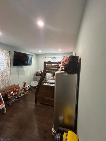 211 E 10th Avenue Roselle NJ 07203