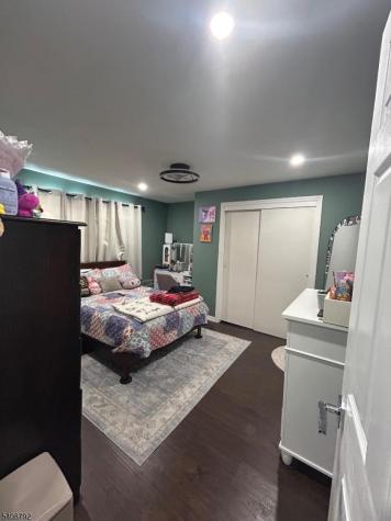 211 E 10th Avenue Roselle NJ 07203