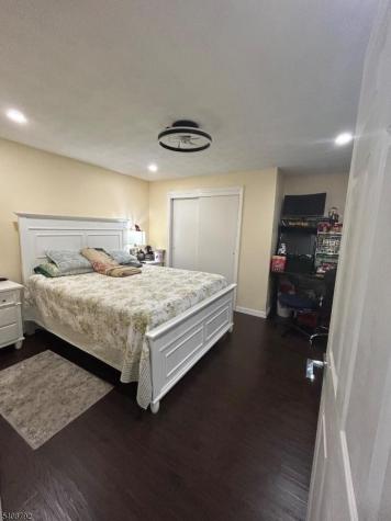 211 E 10th Avenue Roselle NJ 07203