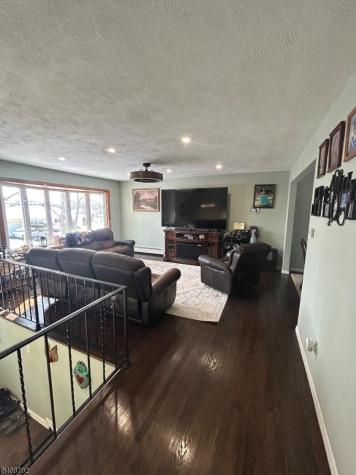 211 E 10th Avenue Roselle NJ 07203