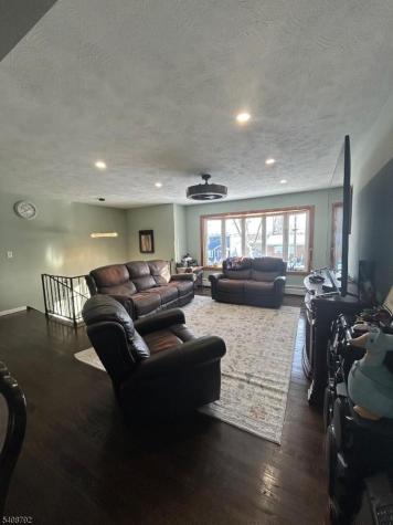 211 E 10th Avenue Roselle NJ 07203