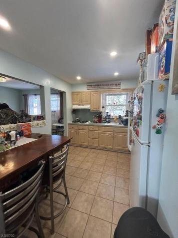 211 E 10th Avenue Roselle NJ 07203