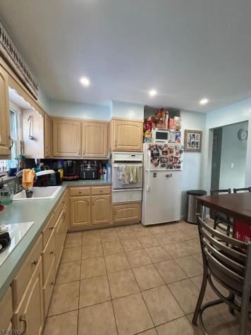 211 E 10th Avenue Roselle NJ 07203