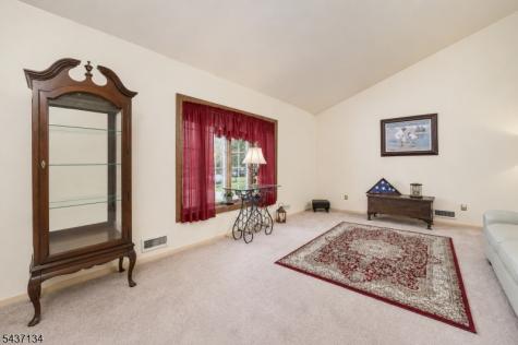 37 Holmes Oval New Providence NJ 07974