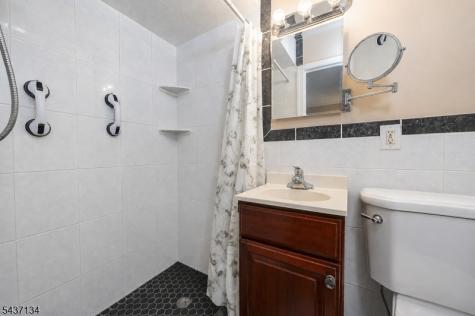 37 Holmes Oval New Providence NJ 07974