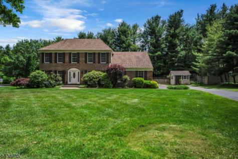 8 Glen Eagles Road Washington NJ 07882