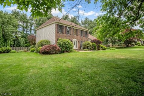 8 Glen Eagles Road Washington NJ 07882
