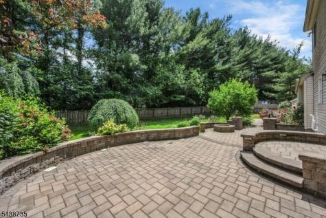 8 Glen Eagles Road Washington NJ 07882