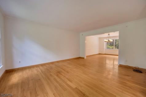 8 Glen Eagles Road Washington NJ 07882