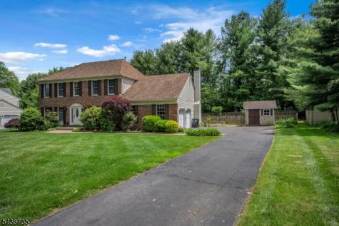 8 Glen Eagles Road Washington NJ 07882