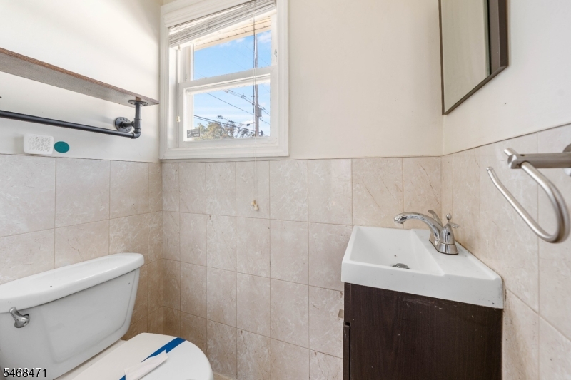 824 Chestnut Street Roselle NJ 07203