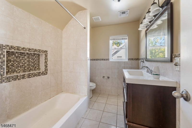 824 Chestnut Street Roselle NJ 07203
