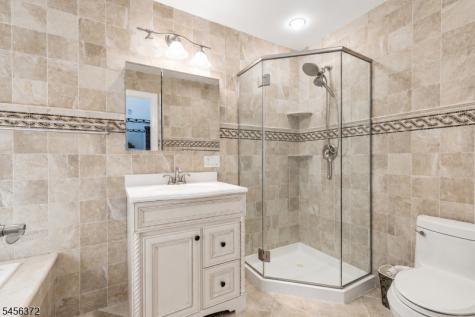 207 Stonehouse Road Bloomfield NJ 07028