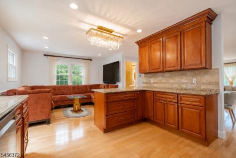 207 Stonehouse Road Bloomfield NJ 07028