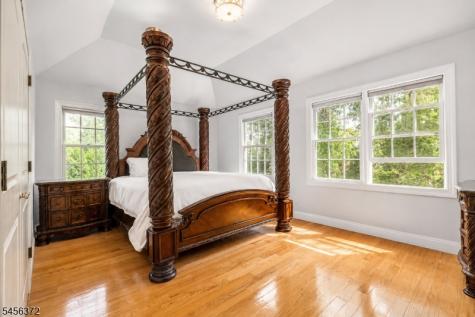 207 Stonehouse Road Bloomfield NJ 07028