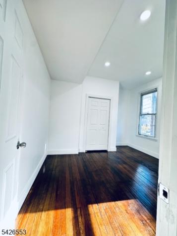 144 W 2nd Ave 1st Flr Roselle NJ 07203