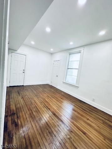 144 W 2nd Ave 1st Flr Roselle NJ 07203