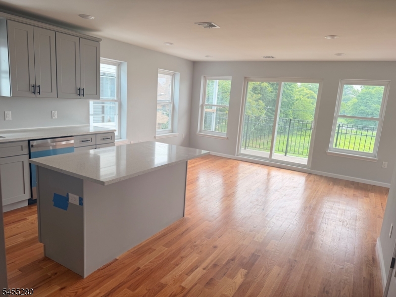 725 S 11th Street Newark NJ 07103
