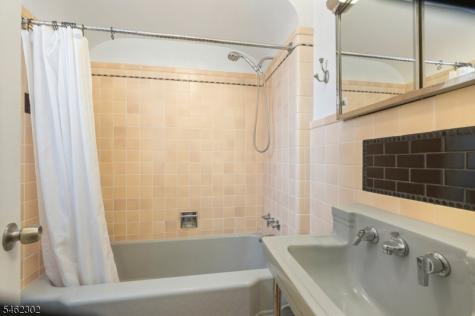 172 New Providence Road Mountainside NJ 07092