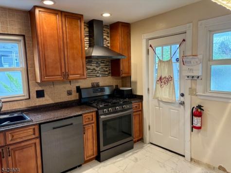 1411 Hussa Street Linden NJ 07036