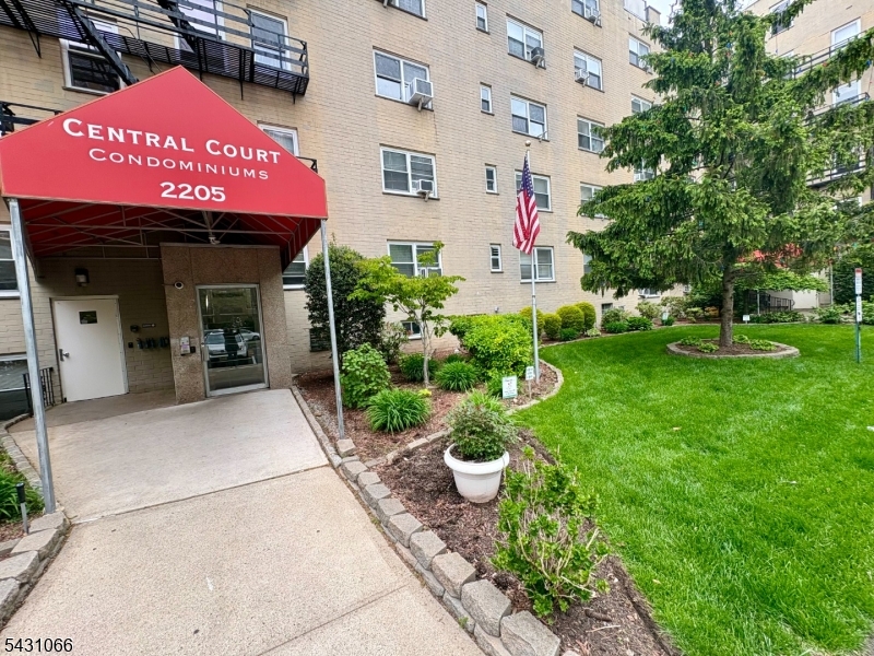 2205 N Central Road Fort Lee NJ 07024