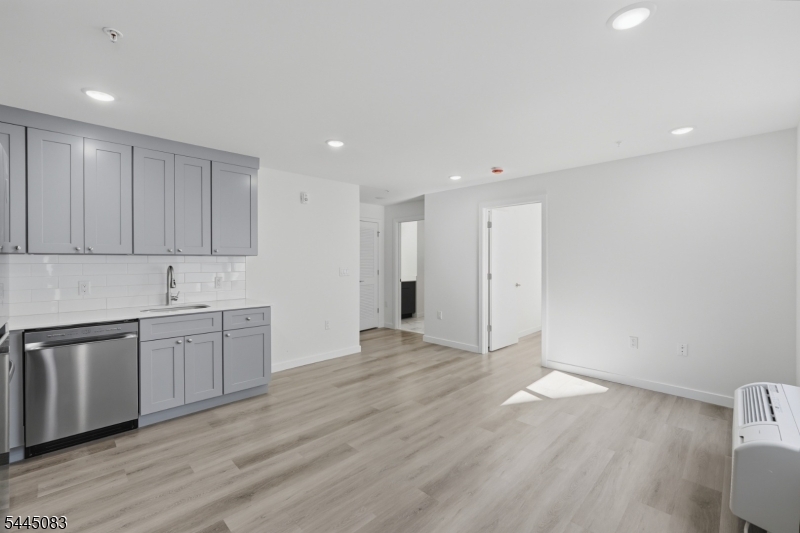 566 Springfield Avenue Newark NJ 07103