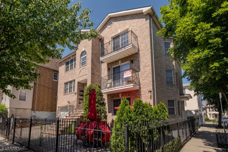 28 Triton Terrace Newark NJ 07104